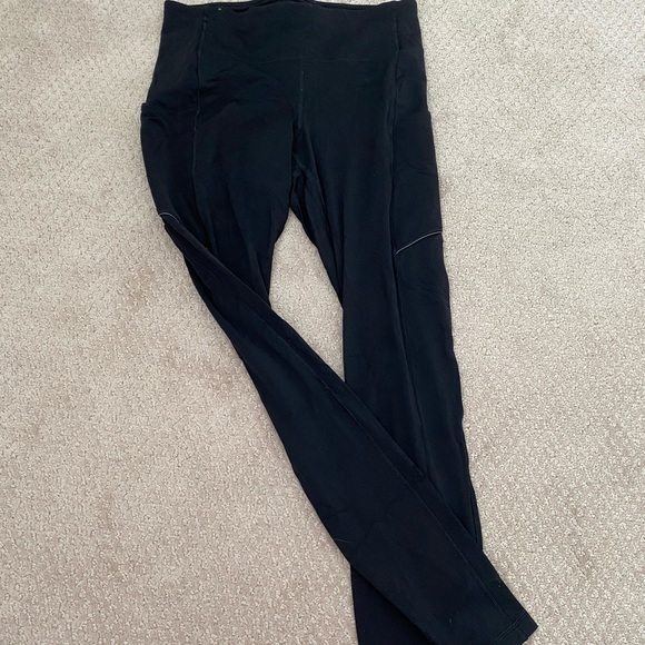 Black, size 4 lulu lemon leggings with pockets - Picture 3 of 4
